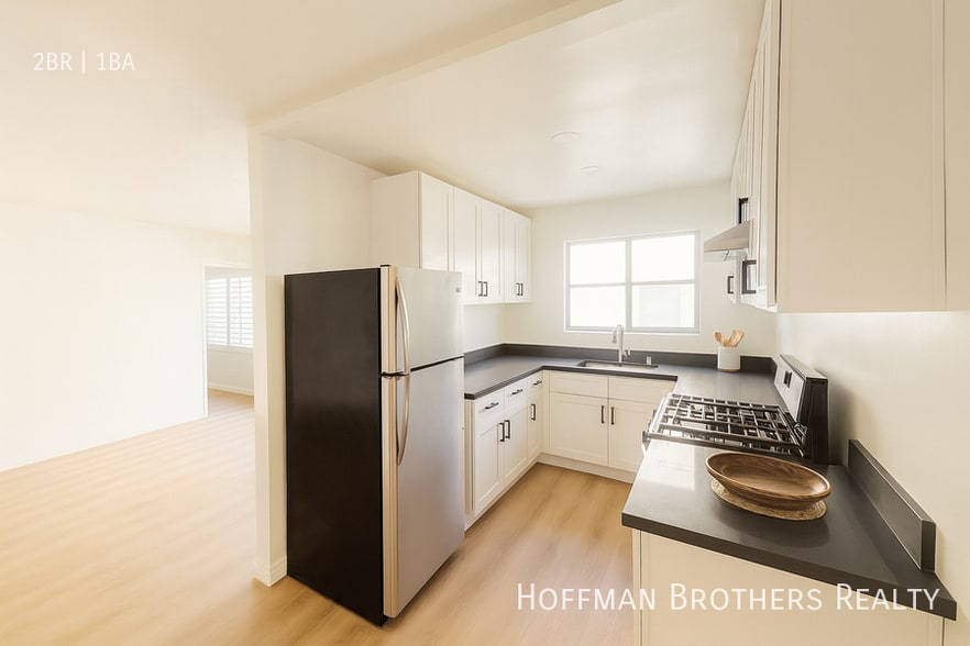 Building Photo - 3636 Mentone Ave