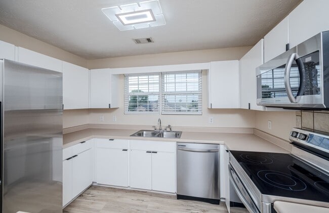Building Photo - 705 Porter Ln