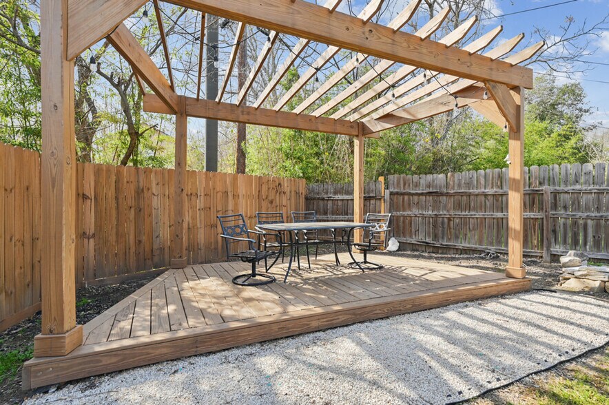 Building Photo - 1409 Clement Ct