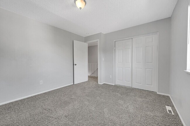 Building Photo - $2,895 - 3 Bed, 2.5 Bath Home with Central...