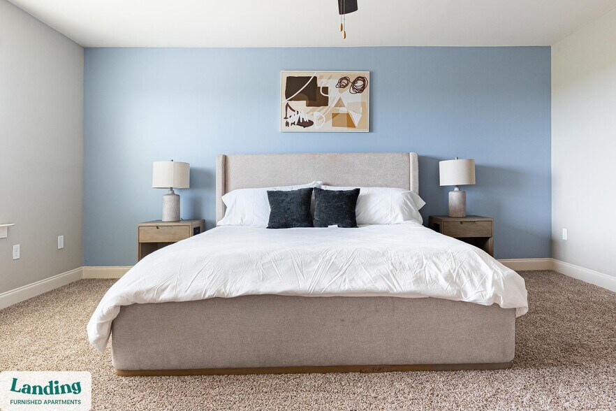 Building Photo - 305 Laredo Dr