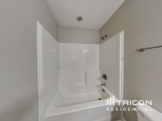 Building Photo - 2432 Andersonville Dr