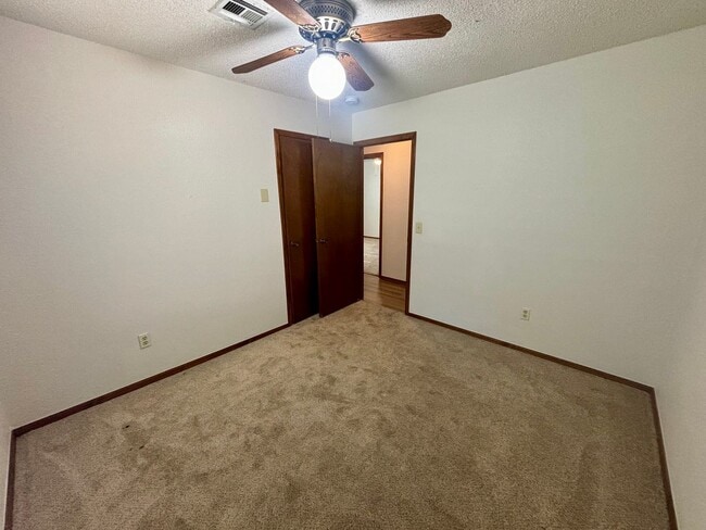 Building Photo - Charming 3 Bedroom 1.5 Bath in Midwest City