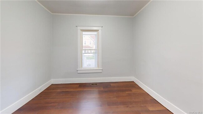 Building Photo - 18 Chestnut St