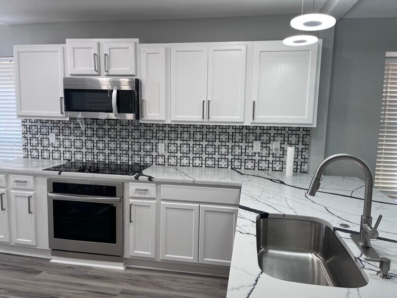 Building Photo - 6820 Douglas Creek