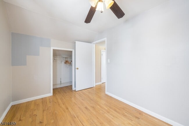 Building Photo - 529 Ainsworth St