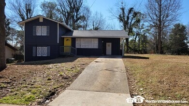 Building Photo - 131 Oak Dr SW