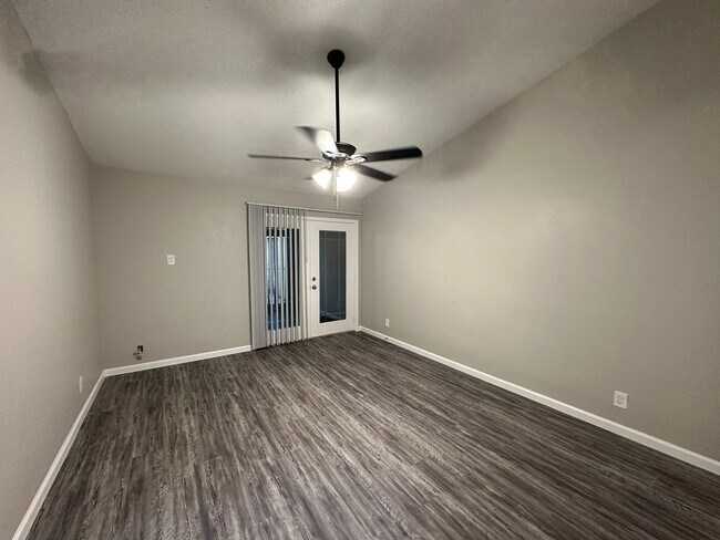 Building Photo - Ernest Properties 2 (295 Mooring Cir)