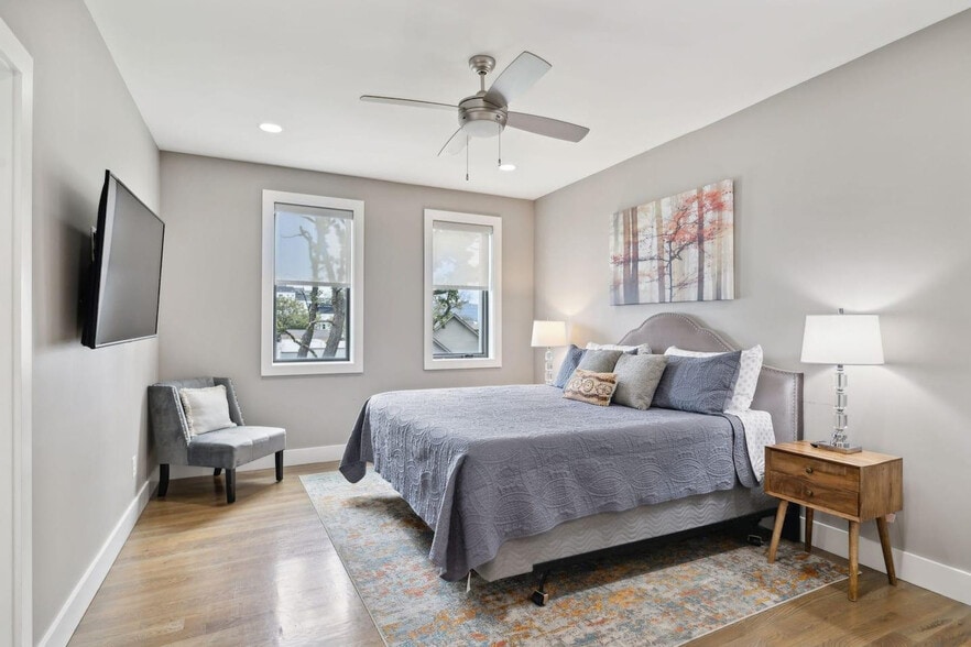 Building Photo - 425b 36th Ave N