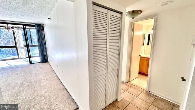 Building Photo - 1001 N Randolph St