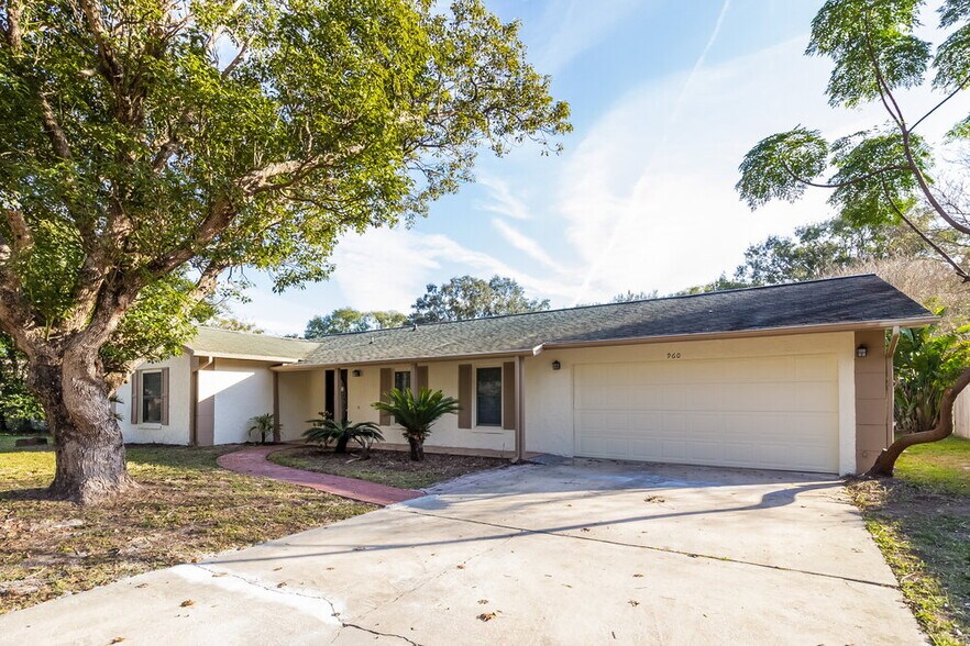 Building Photo - 960 Apple Ln