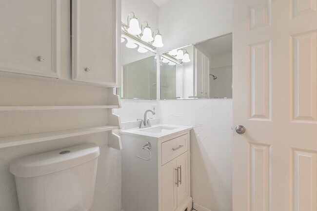 Building Photo - Charming and Updated Home in White Settlement