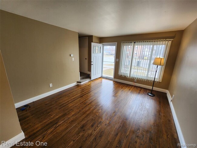 Building Photo - 8741 W Nine Mile Rd