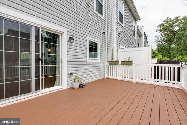 Building Photo - 1022 Linden Dr