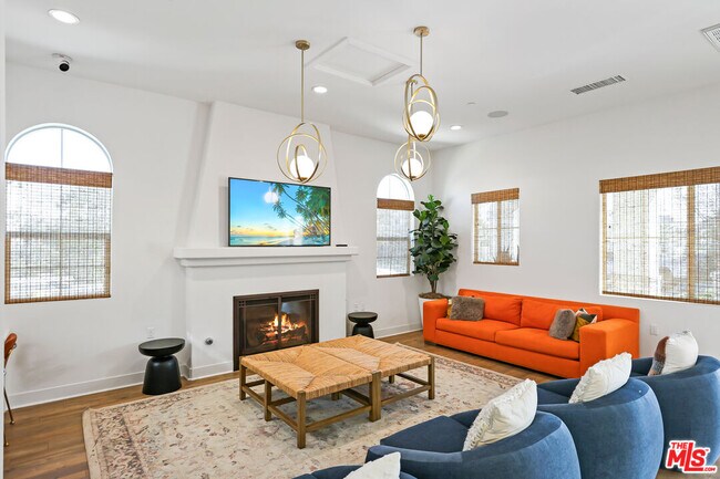 Building Photo - 6972 Calla Lily Dr