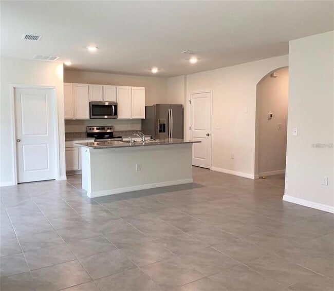 Building Photo - 613 Hickory Course Loop