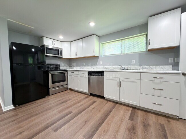 Building Photo - 409 Longview Dr