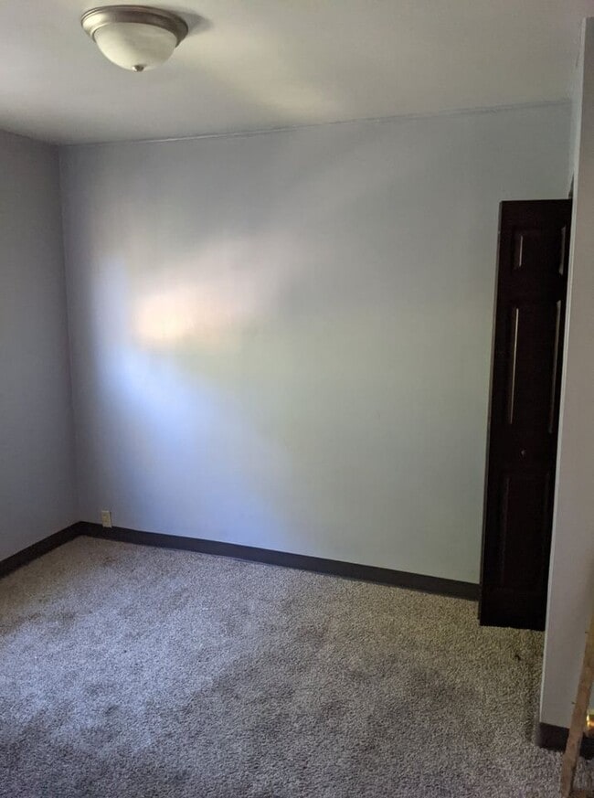 Building Photo - 916 Lexington Ave