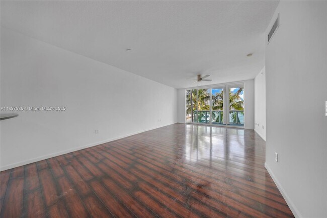 Building Photo - 7914 Harbor Island Dr