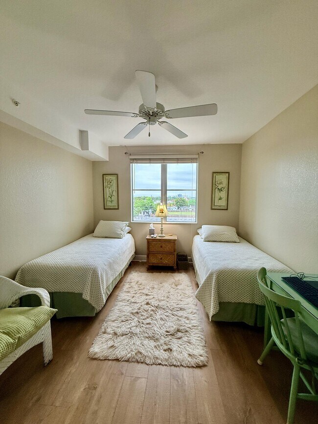 Building Photo - 1830 Radius Dr