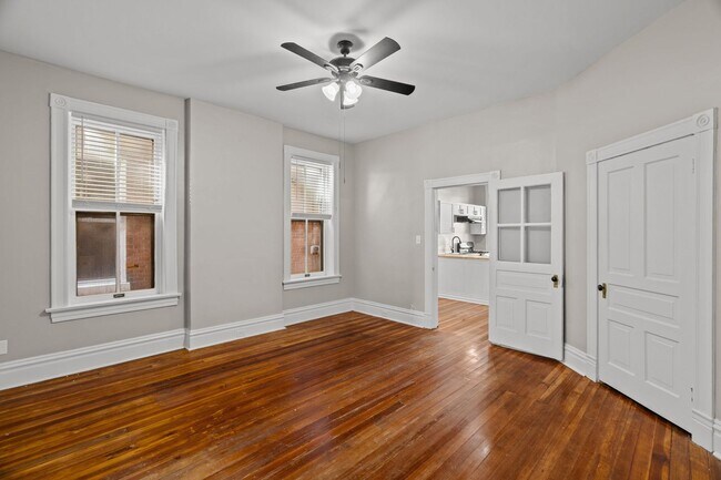 Building Photo - Extremely Spacious and Bright 2-Bedroom Apartment on Cherokee Street