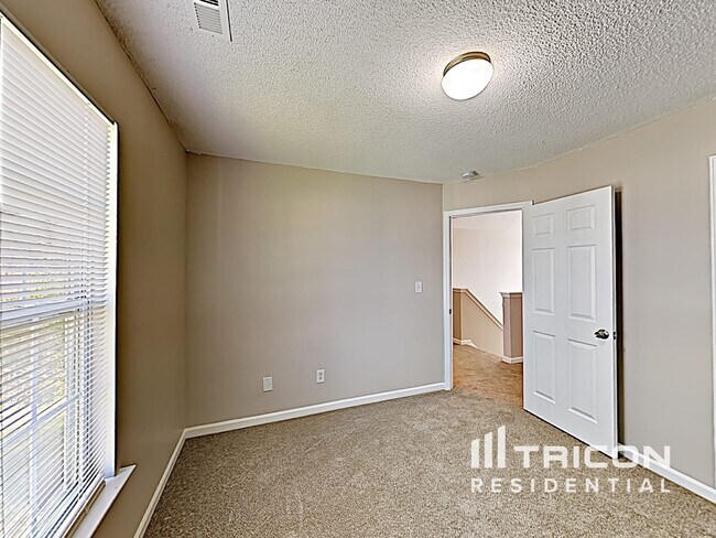 Building Photo - 9200 Bradstreet Commons Way