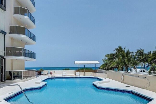 Building Photo - 6423 Collins Ave