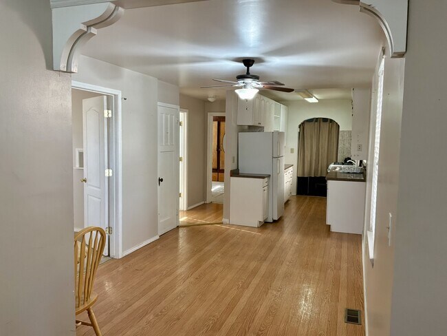 Building Photo - 385 Fir St