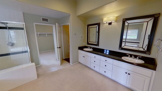 Building Photo - Spacious 4 Bed / 3 Bath Winchester Commons Home!