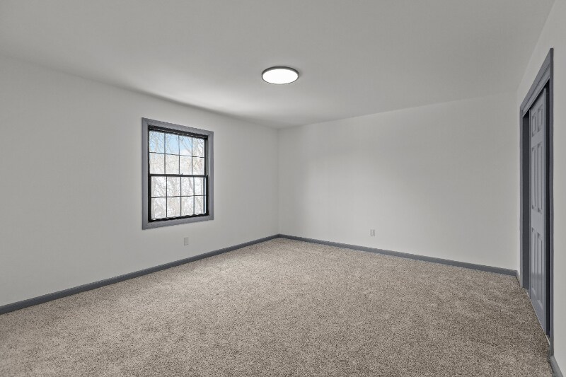 Building Photo - 546 Carriage Cir