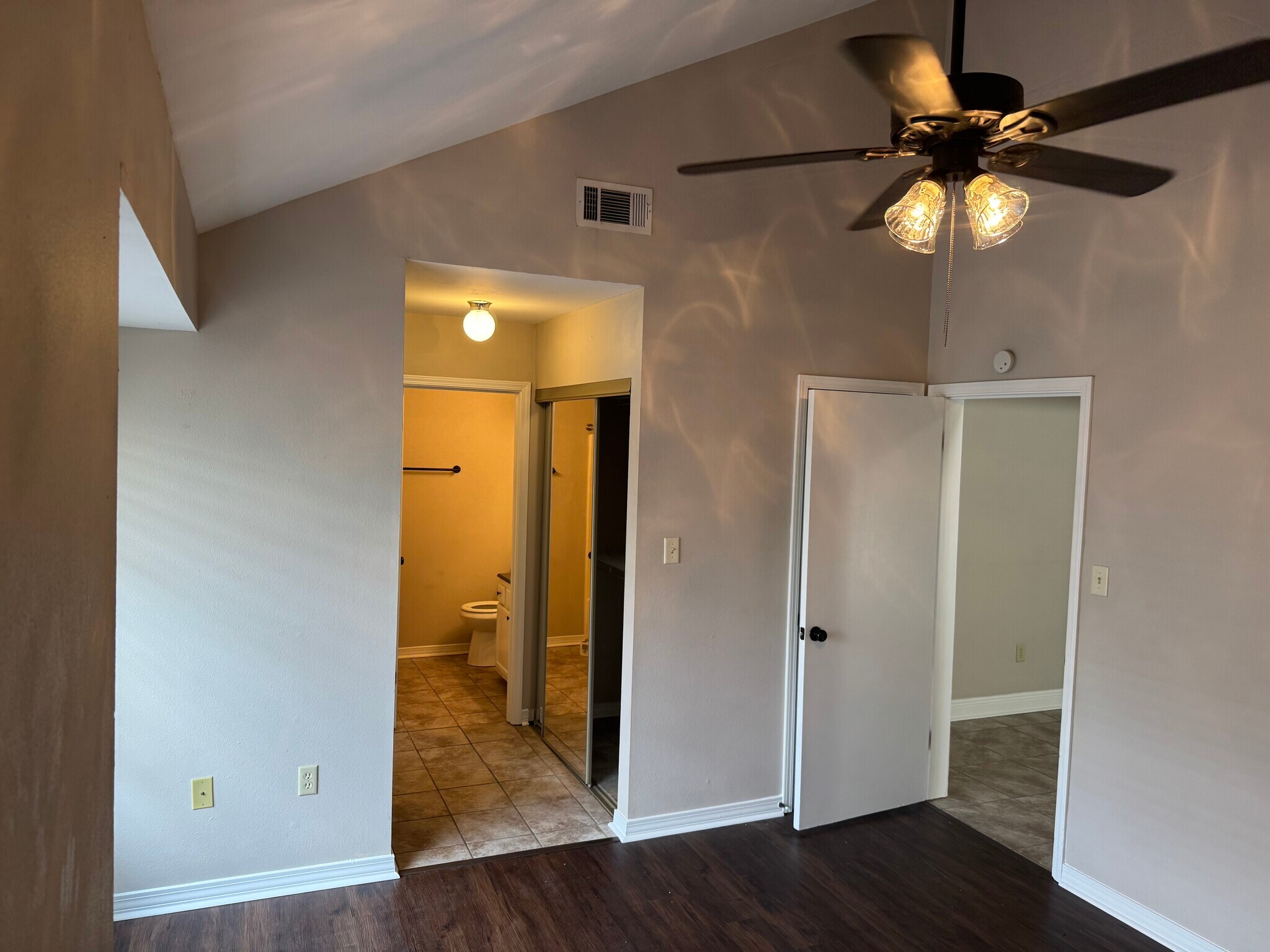 Master bedroom - 15261 Jones Creek Village Ave