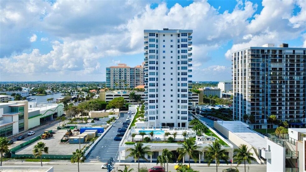 Building Photo - 3015 N Ocean Blvd