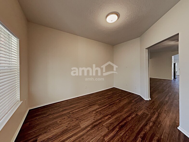 Building Photo - 20111 Niagara Falls Dr