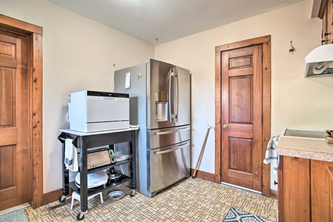 Building Photo - 343 Ocean St