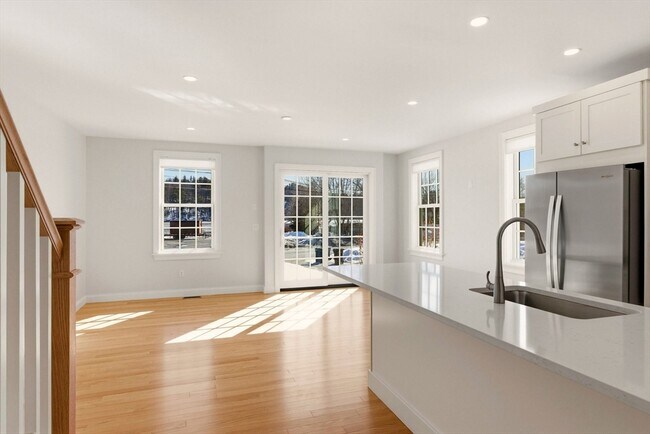 Building Photo - 13 Merrimac St