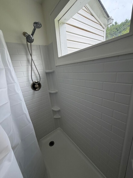 Building Photo - 202 Mayfield Dr