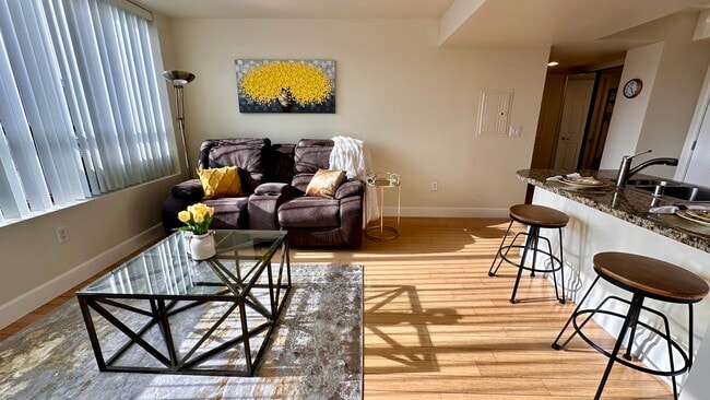 Building Photo - 450 N Arlington Ave