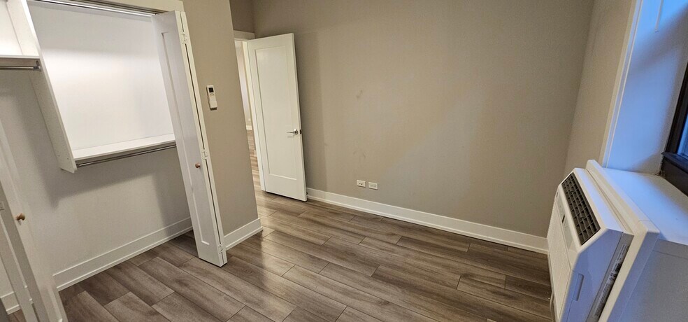 Building Photo - 3929 N Janssen Ave