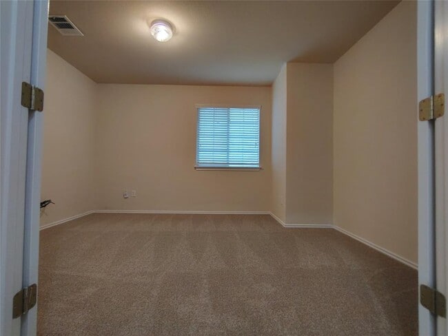 Building Photo - 3109 Lynnbrook Dr