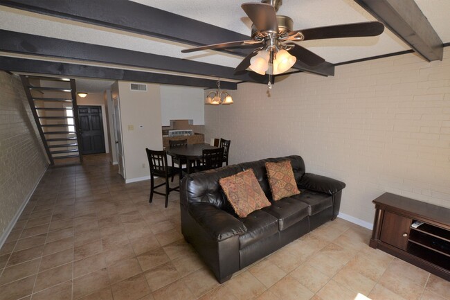 Building Photo - Fully Furnished!  2 bedroom 1 bath townhou...