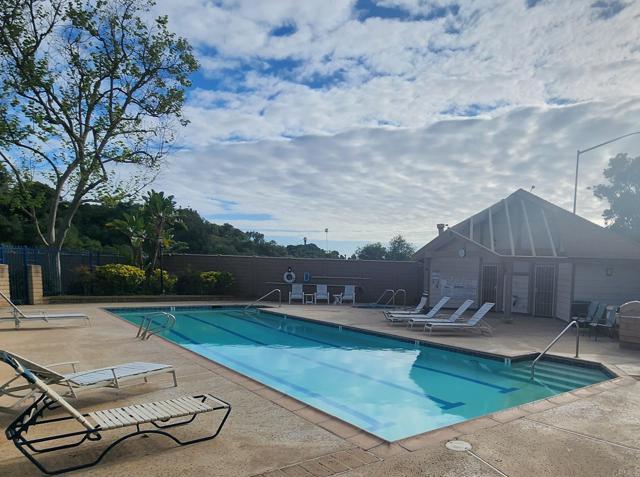 Building Photo - 4531 Chateau Dr