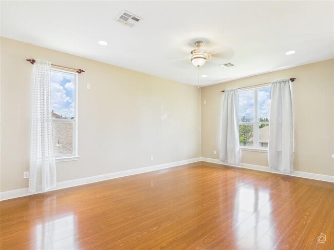 Building Photo - 2504 Alexander Ct