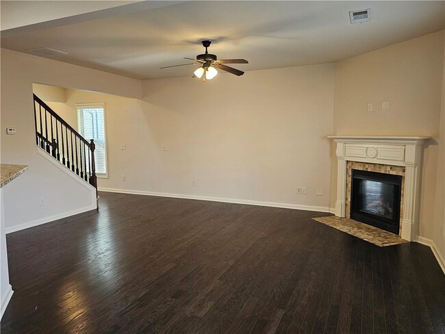 Building Photo - 6185 Crested Moss Dr