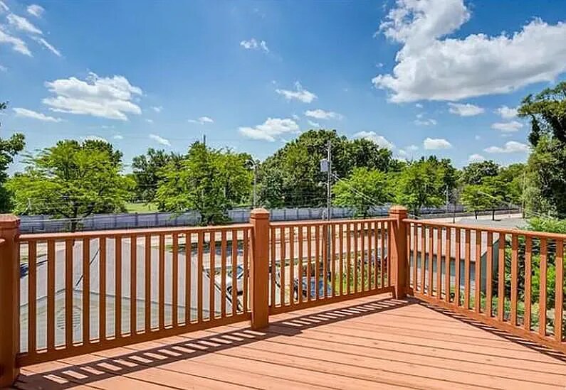 Building Photo - 5842 Pershing Ave