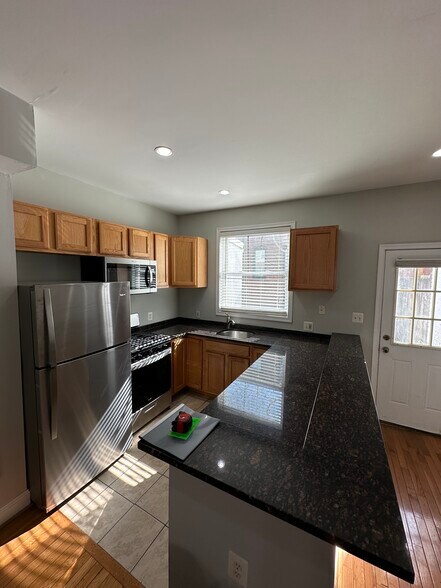 Shared Kitchen - 37 S Ellwood Ave