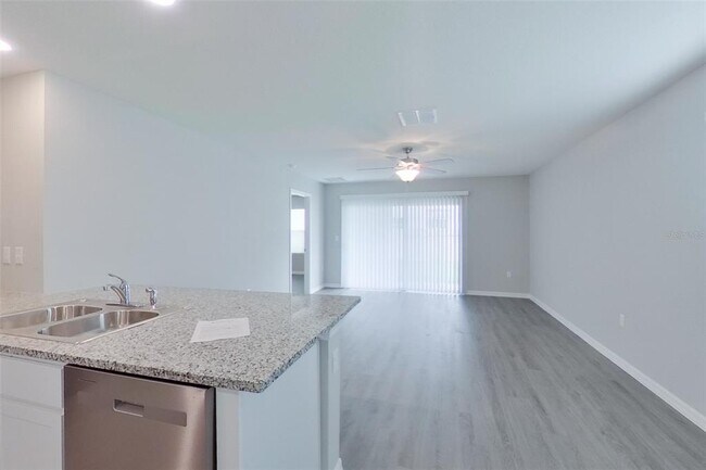 Building Photo - 8648 SW 43rd Ter