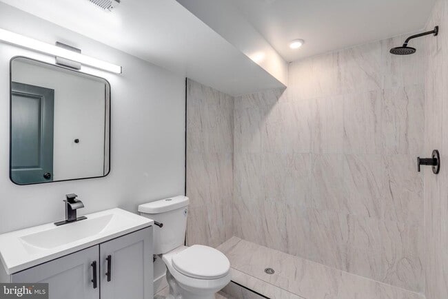 Building Photo - 1221 W Lehigh Ave