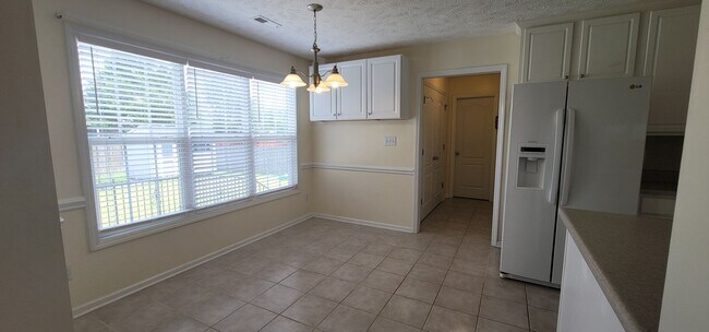 Building Photo - Beautiful 3 Bedro Brick Ranch Home w/ Bonus Room- Minutes from Interstate and Close to Shopping.