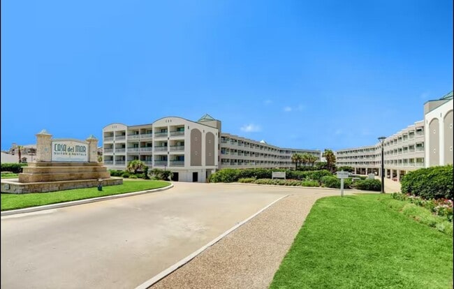 Building Photo - 6102 Seawall Blvd