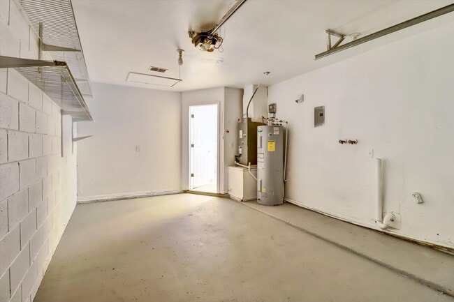 Building Photo - 521 Madrigal Ct